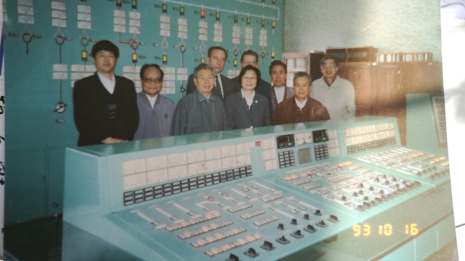 93年省电力厅和我校电力教研室邀请俄罗斯圣彼得堡技术大学电力专家来校讲学和专业技术人员培训