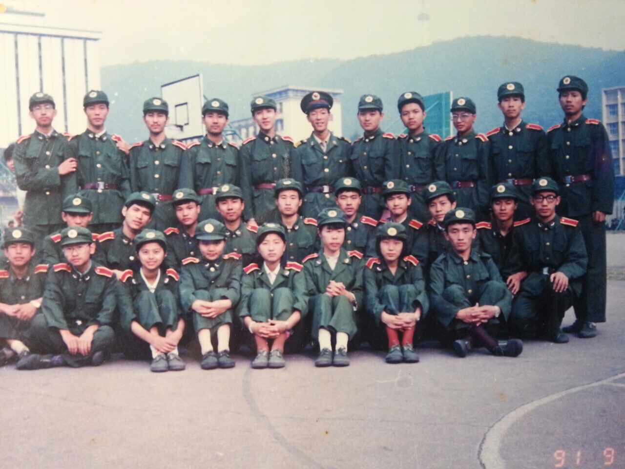 1991级七班军训留影，摄于1991年9月